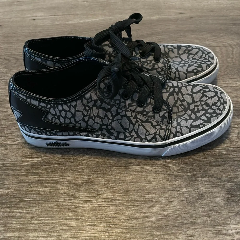 Punkrose lightening bolt sneakers size 7